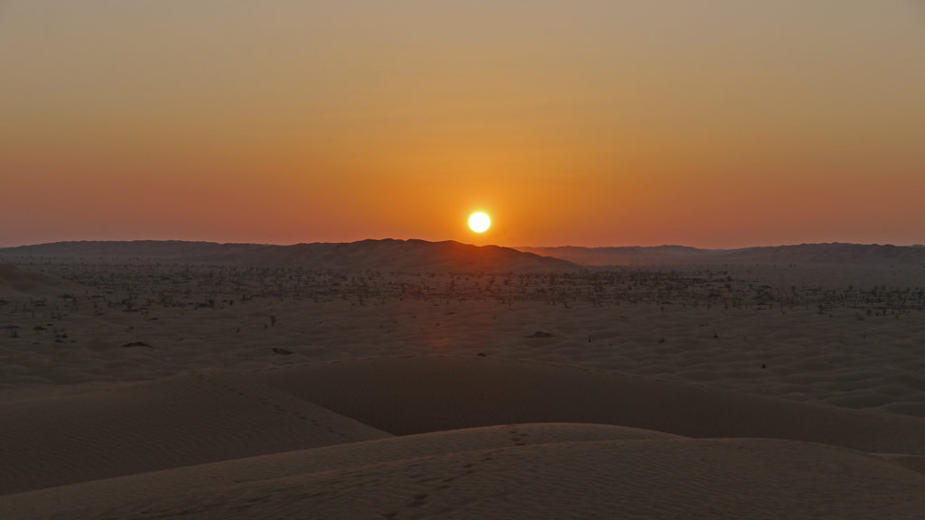 Fascinating sunset in Oman´s Empty quarter. Sand dunes changing color. Desert trip from Salalah.